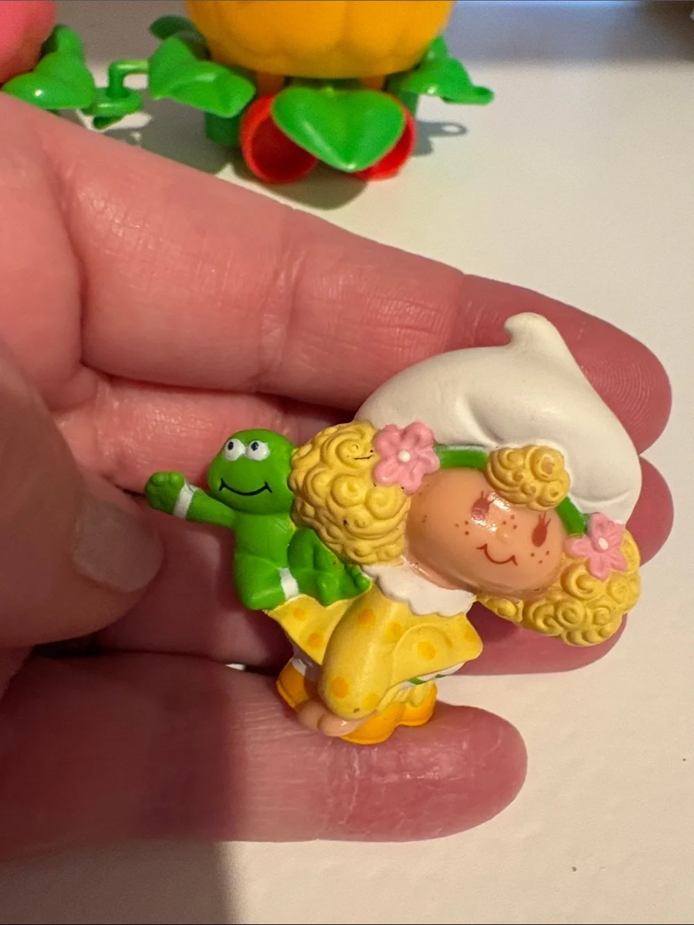 Strawberry shortcake. Mint tulip. Mini figures. PVC. Huckleberry. Vintage.